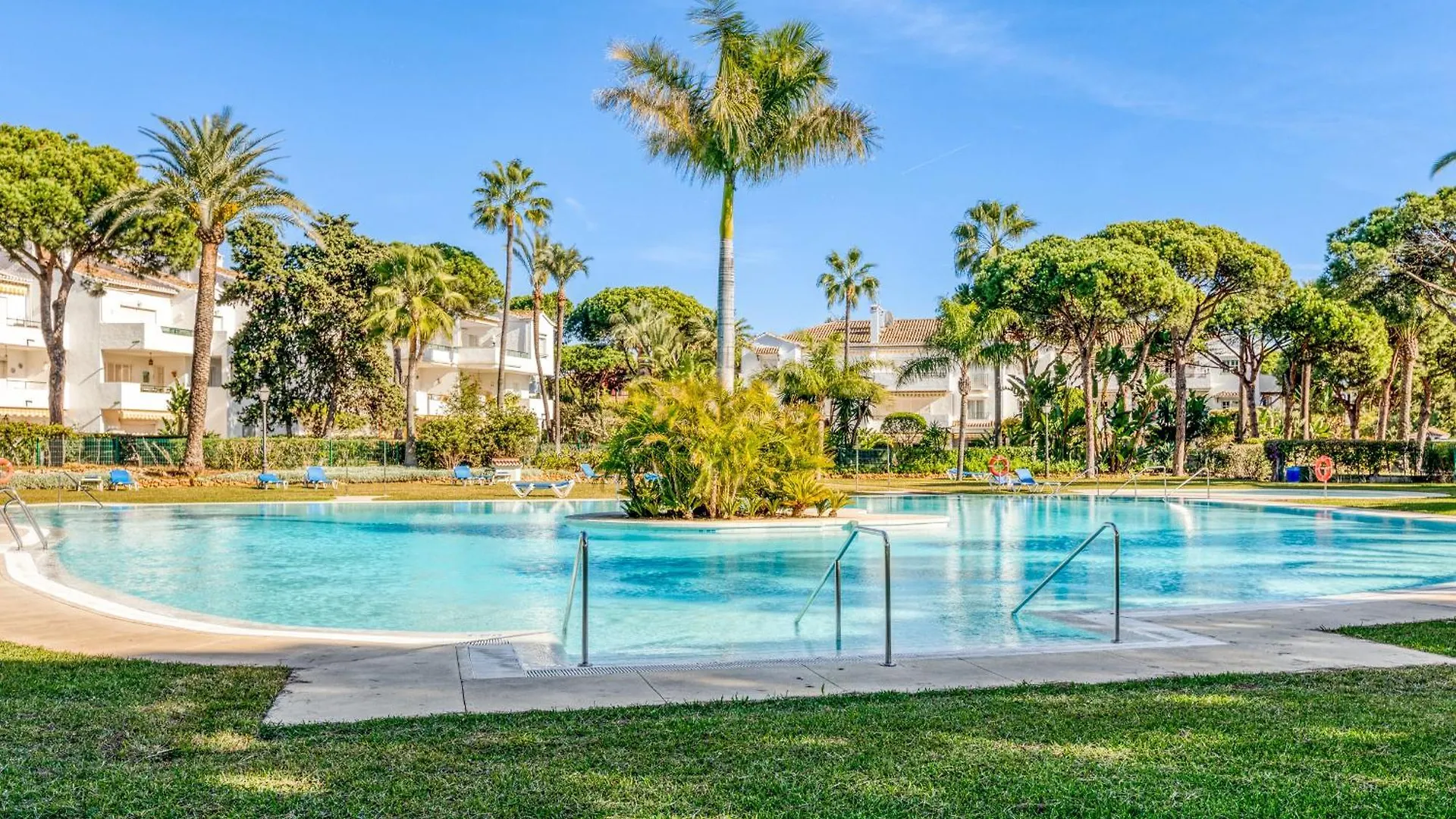 Life El Presidente Penthouse Pool View Apartment Estepona